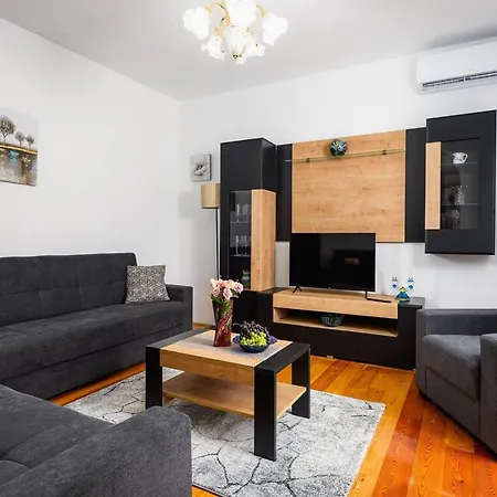 Spacious In Markoci Daire Veli Turini
