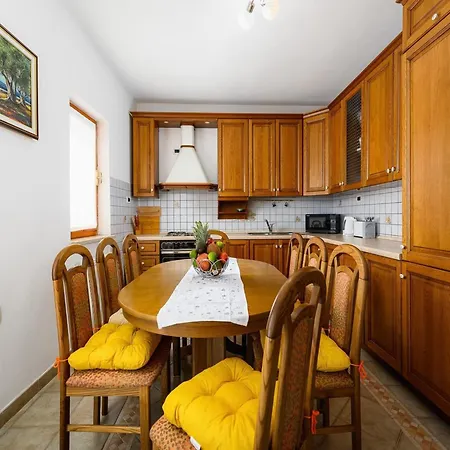 Spacious In Markoci Daire Veli Turini
