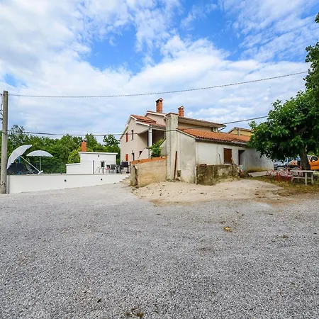 Spacious In Markoci Apartman *