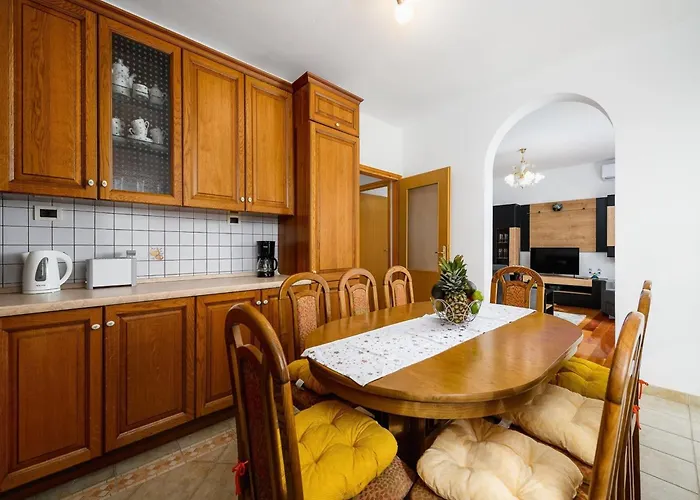 Apartamento Spacious In Markoci *