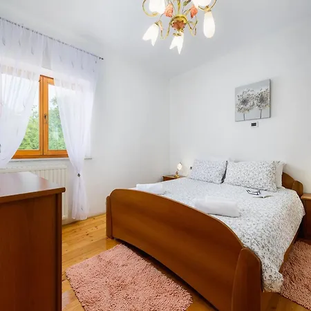 Spacious In Markoci Apartment