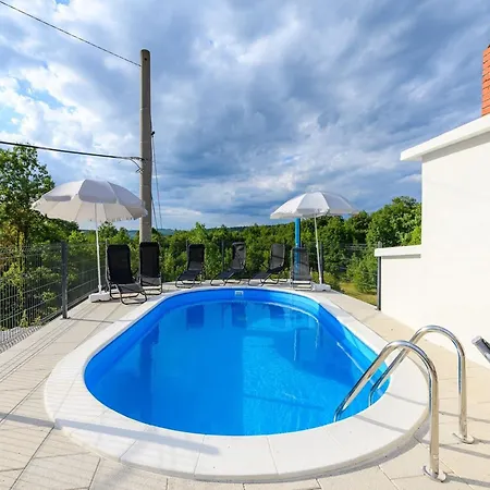 Apartment Spacious In Markoci