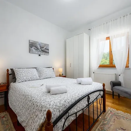 Spacious In Markoci Apartment *