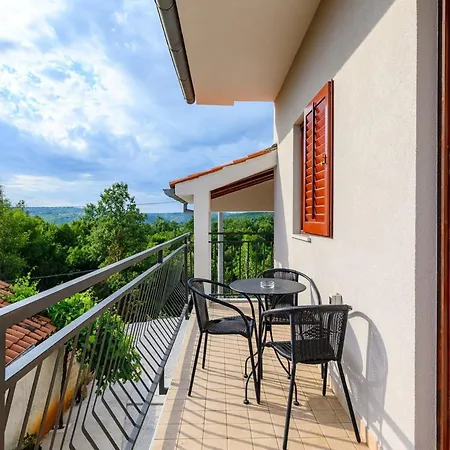 Apartment Spacious In Markoci