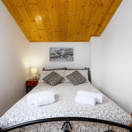 Apartment Spacious In Markoci *