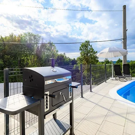 Spacious In Markoci *