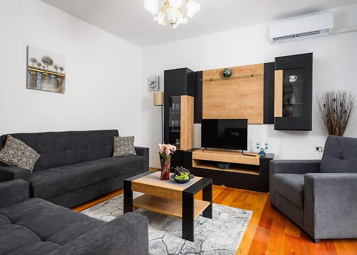 Spacious In Markoci Apartman Veli Turini