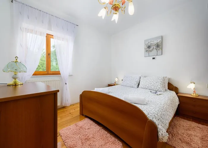 Spacious In Markoci Apartman