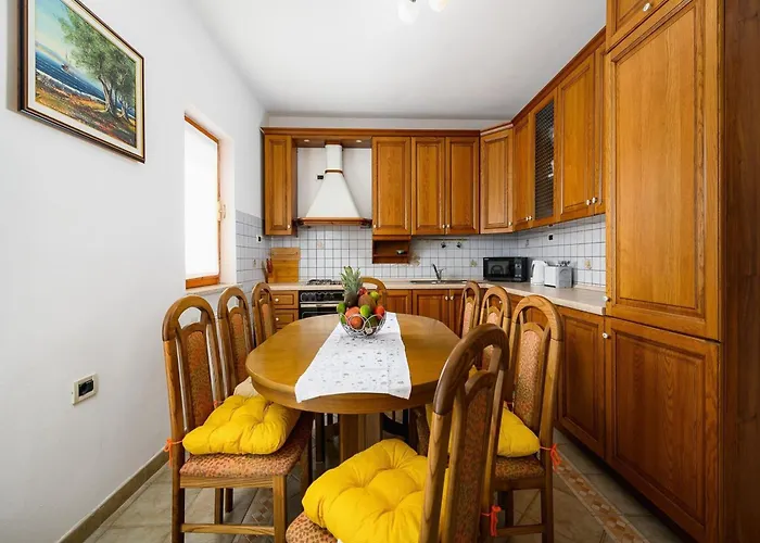 Spacious In Markoci Apartman Veli Turini