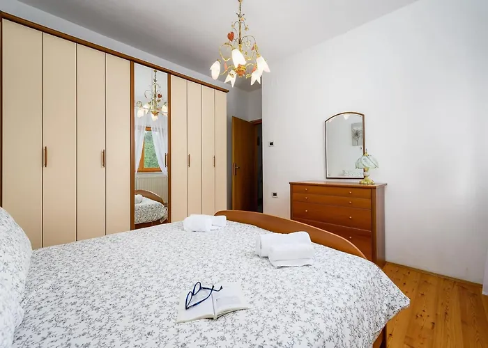 Spacious In Markoci *