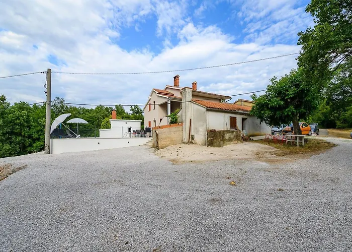 Spacious In Markoci Apartman *