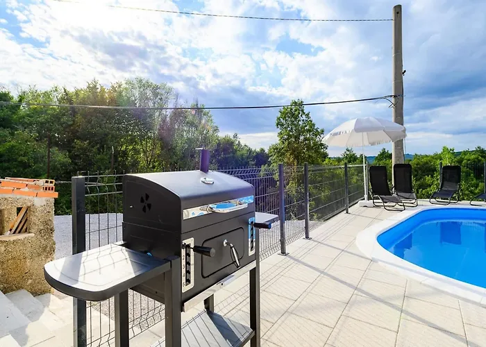 Spacious In Markoci *